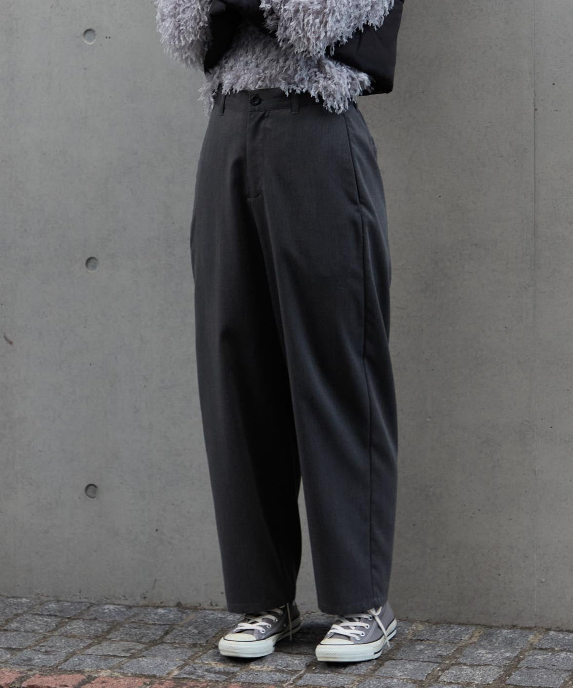 テーパードカーブパンツ