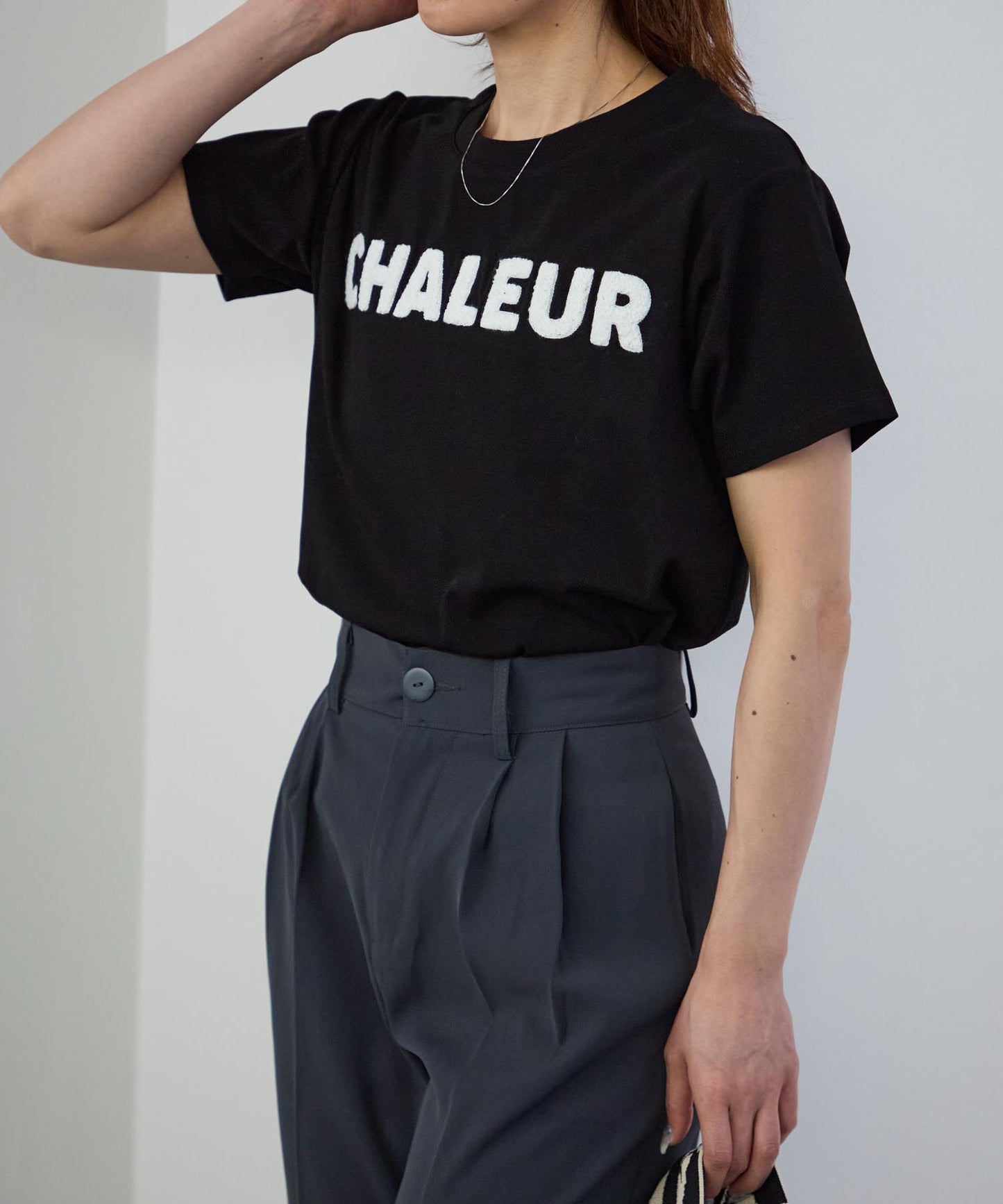 パイル刺繍ロゴTシャツ