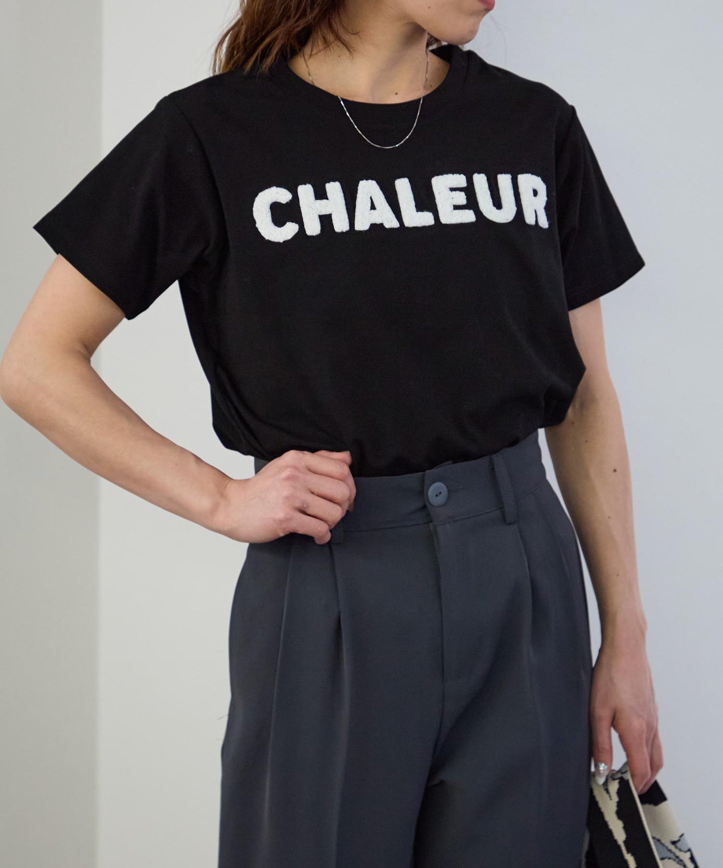 パイル刺繍ロゴTシャツ