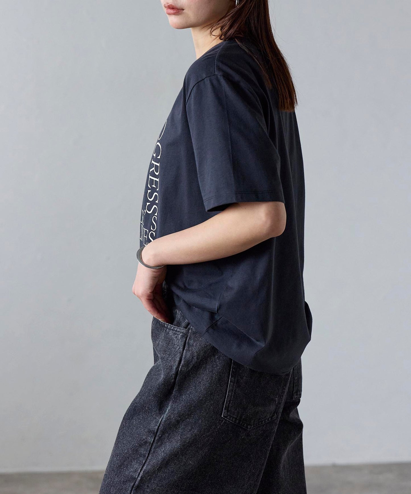 スクエアロゴで魅せる スーピマ半袖Tシャツ