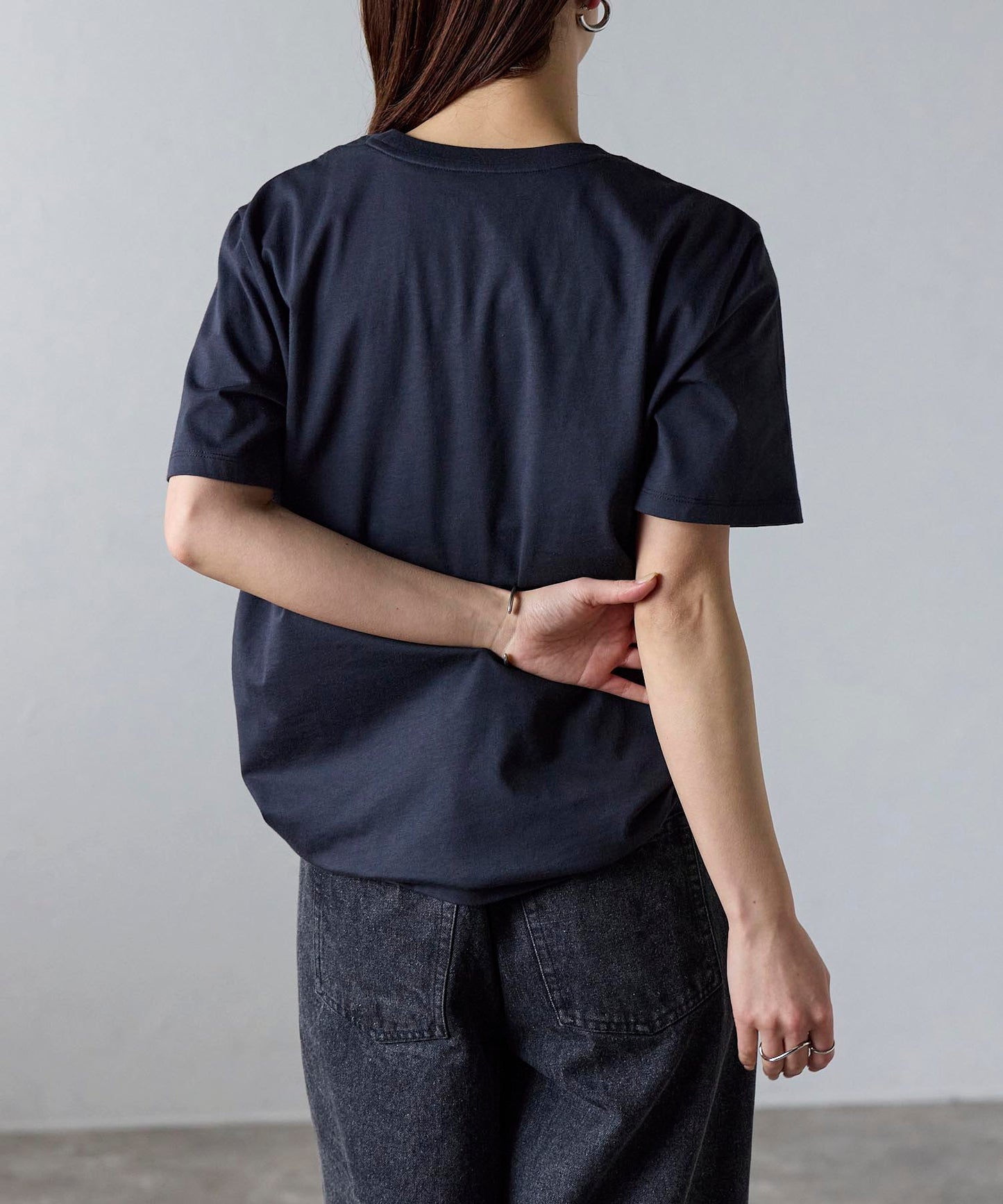 スクエアロゴで魅せる スーピマ半袖Tシャツ
