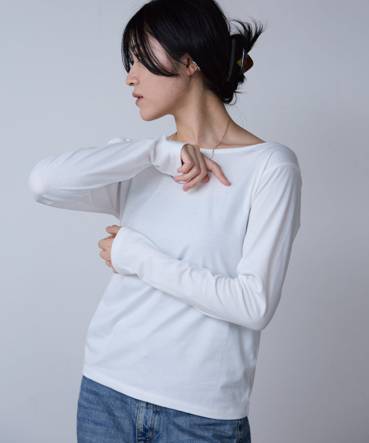 バックオープンTシャツ