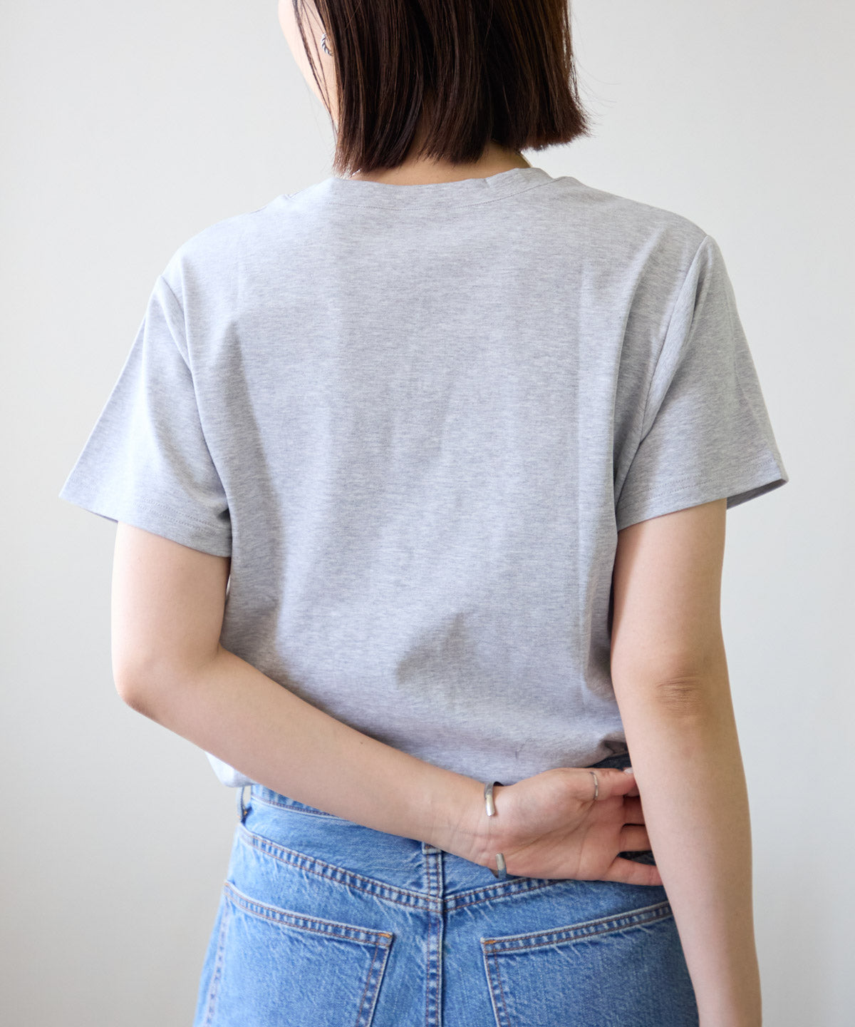 パイル刺繍ロゴTシャツ