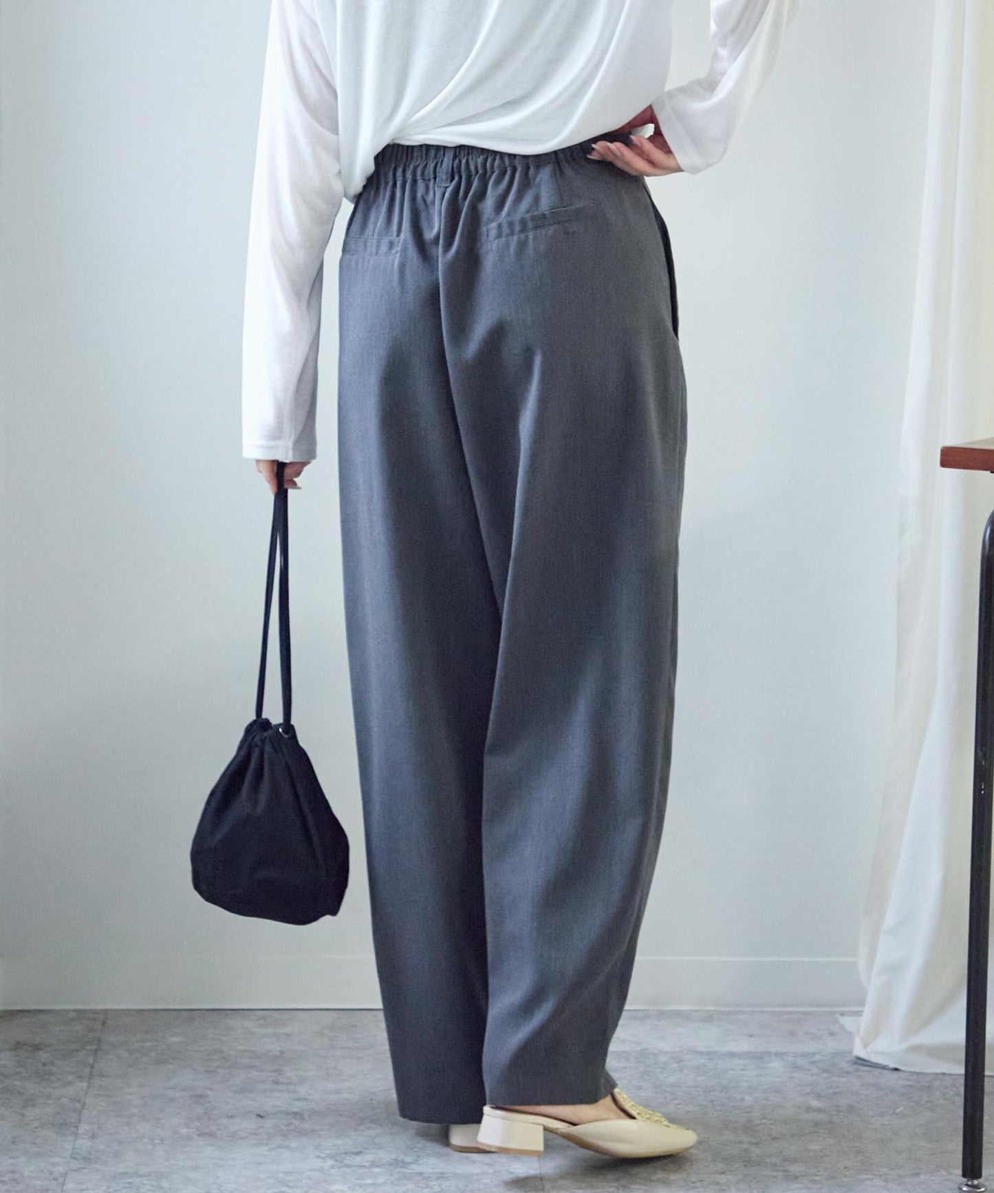 テーパードカーブパンツ