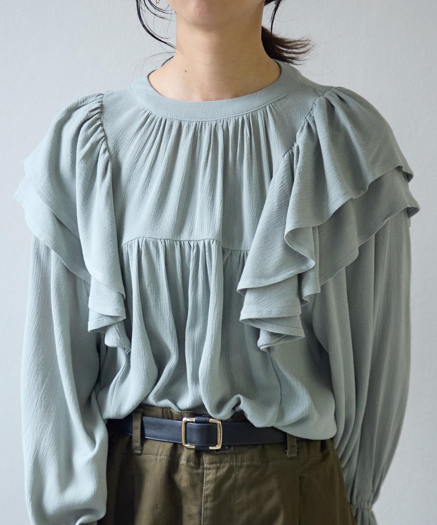 ショルダーフリルブラウス