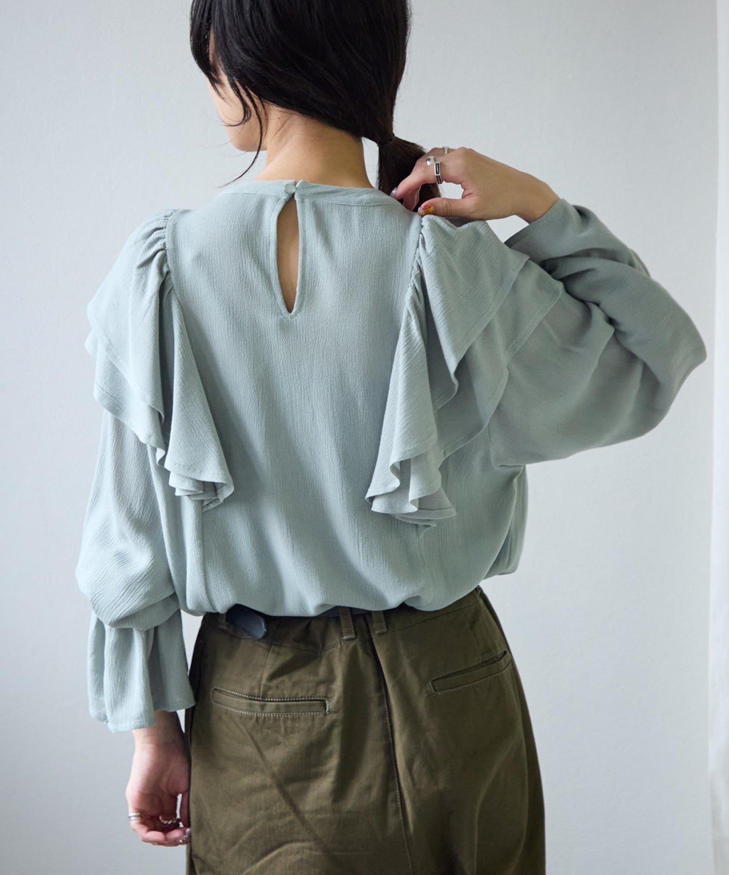 ショルダーフリルブラウス