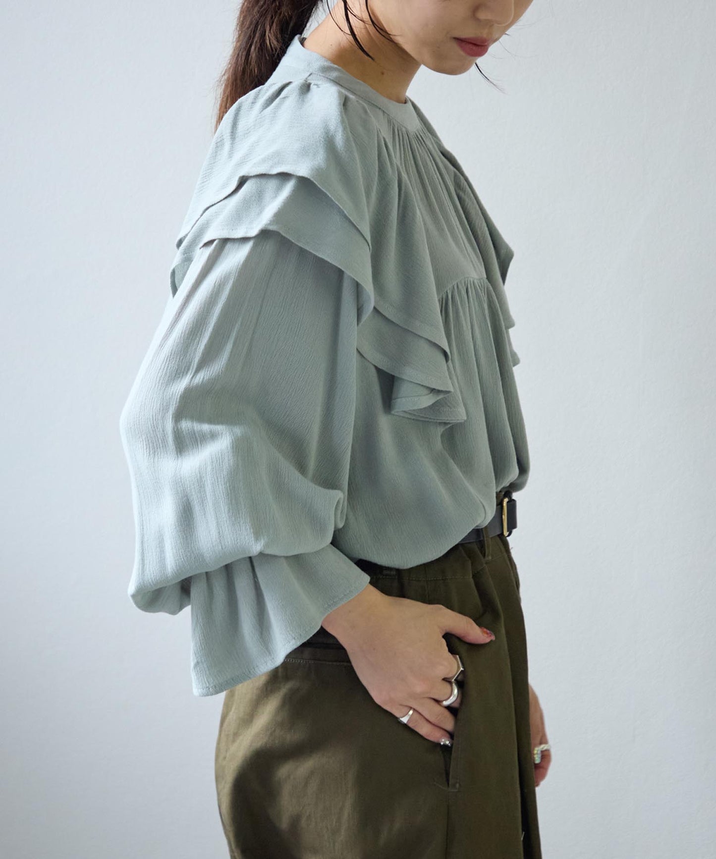 ショルダーフリルブラウス