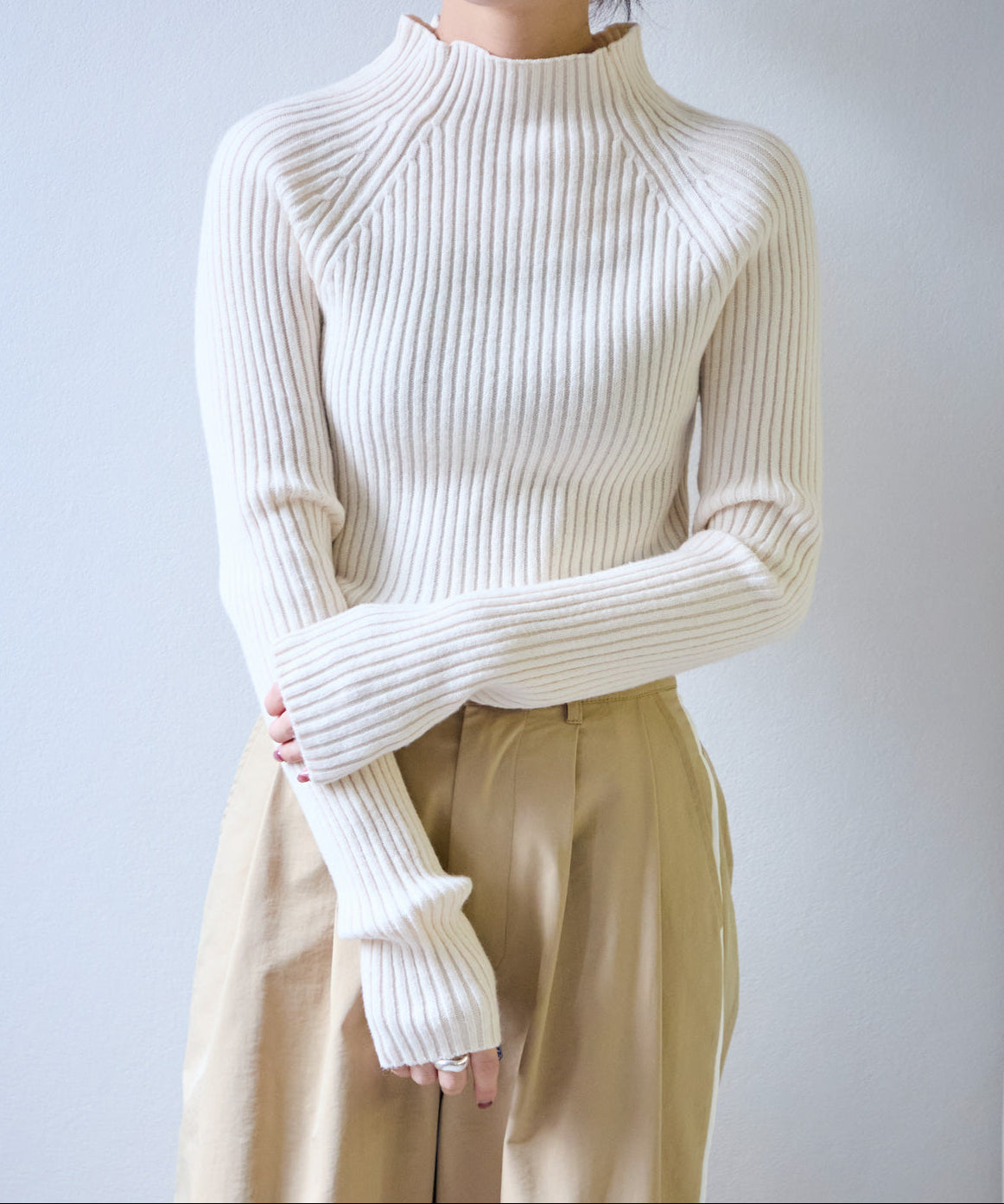 ボトルネックリブニットプルオーバー