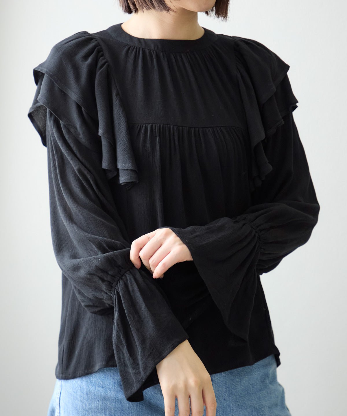 ショルダーフリルブラウス