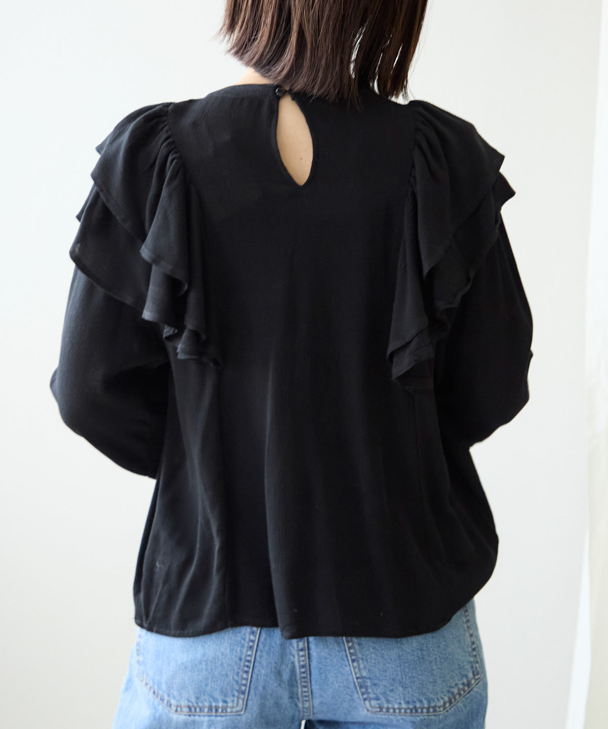 ショルダーフリルブラウス