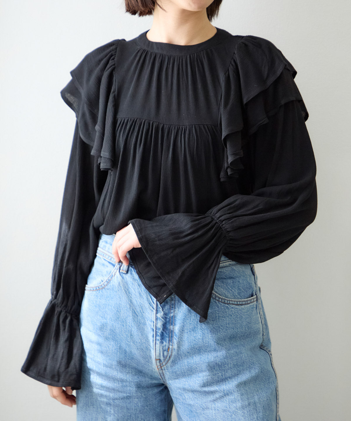 ショルダーフリルブラウス
