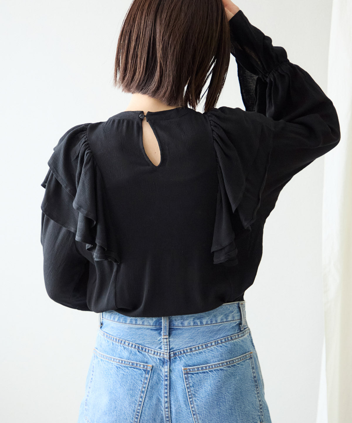 ショルダーフリルブラウス