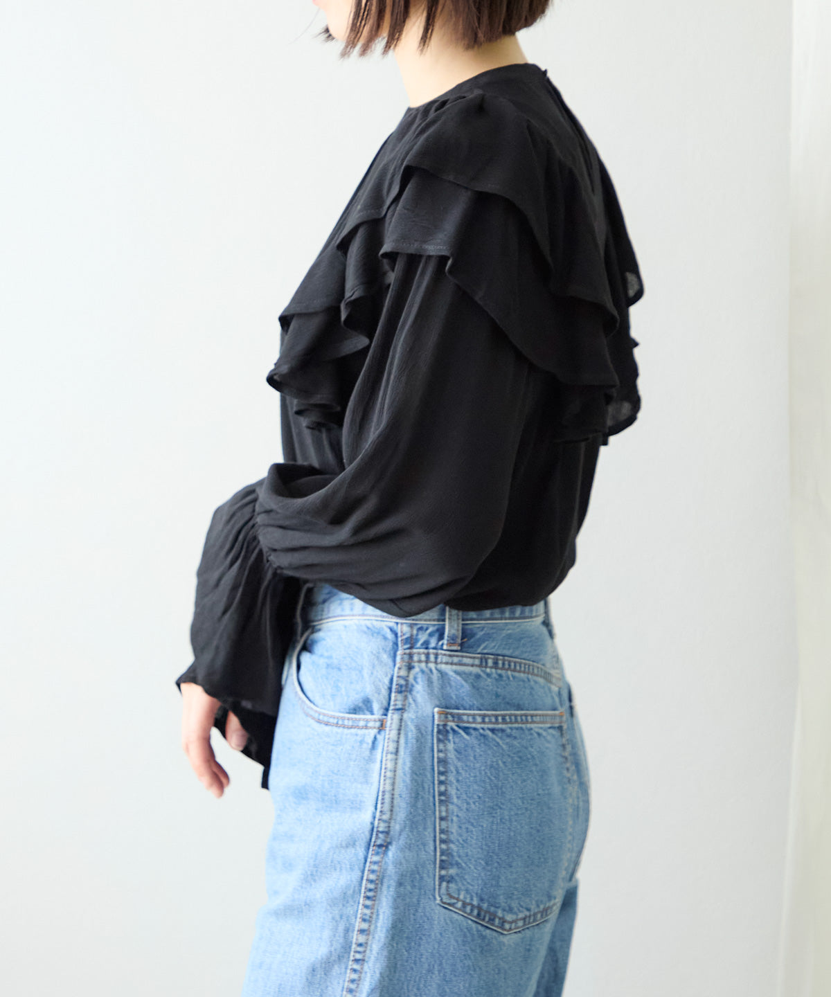 ショルダーフリルブラウス
