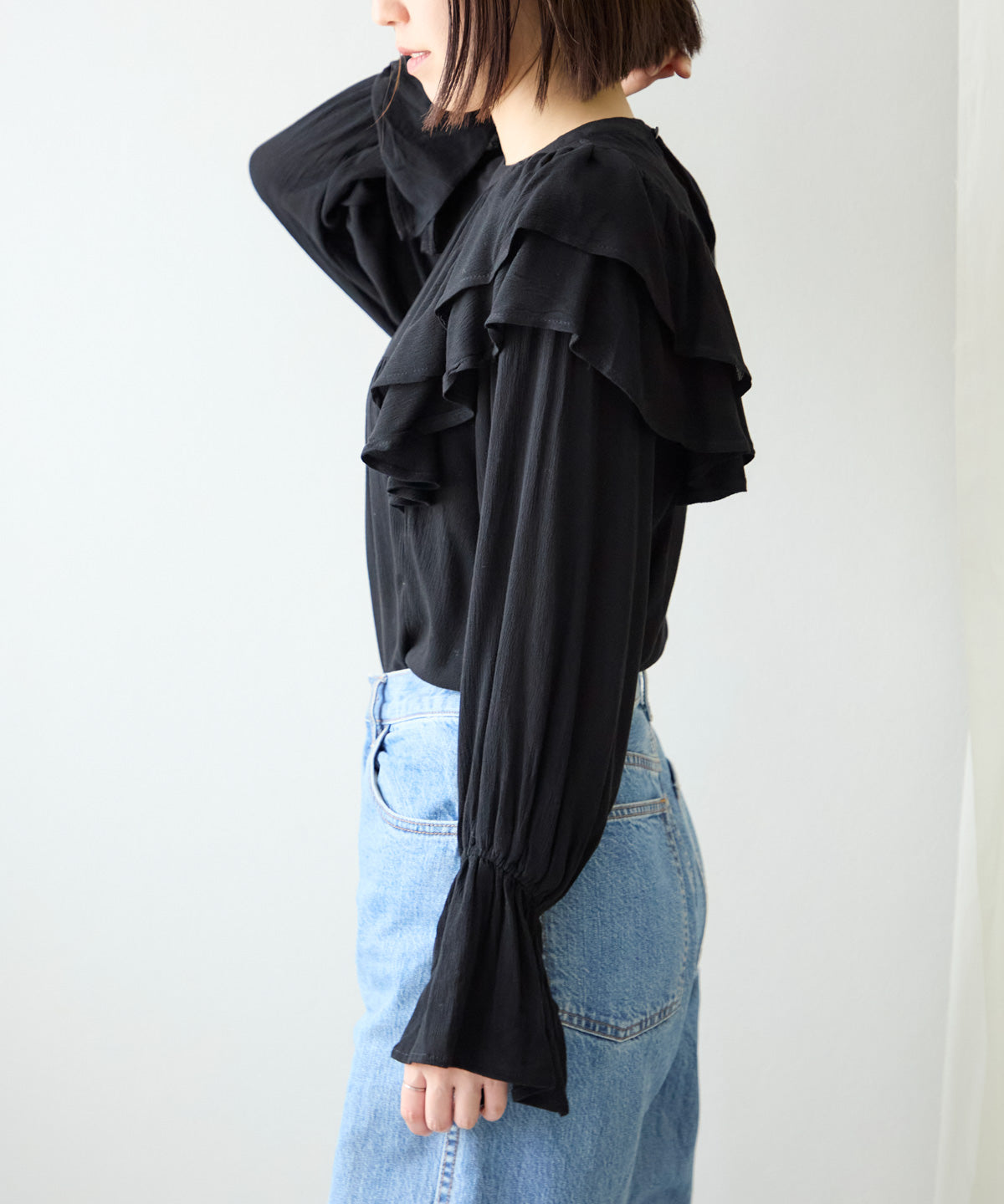 ショルダーフリルブラウス