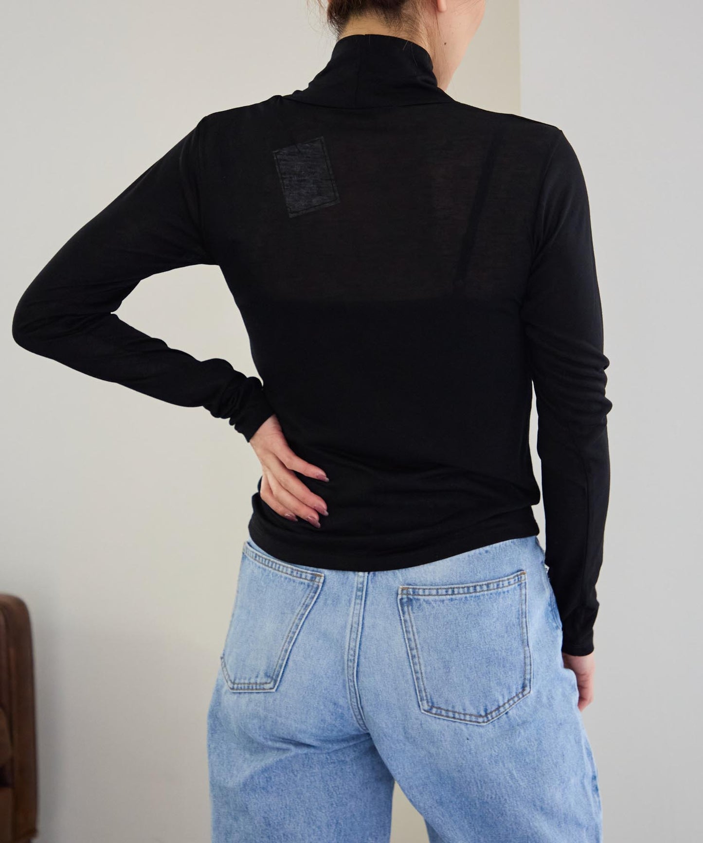 シアーハイネックトップス