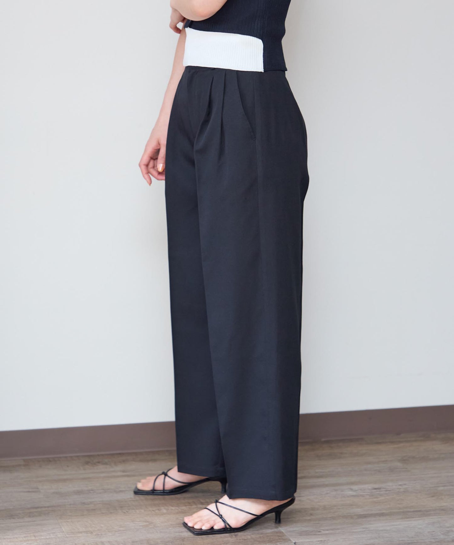 スカーフ付きタックパンツ