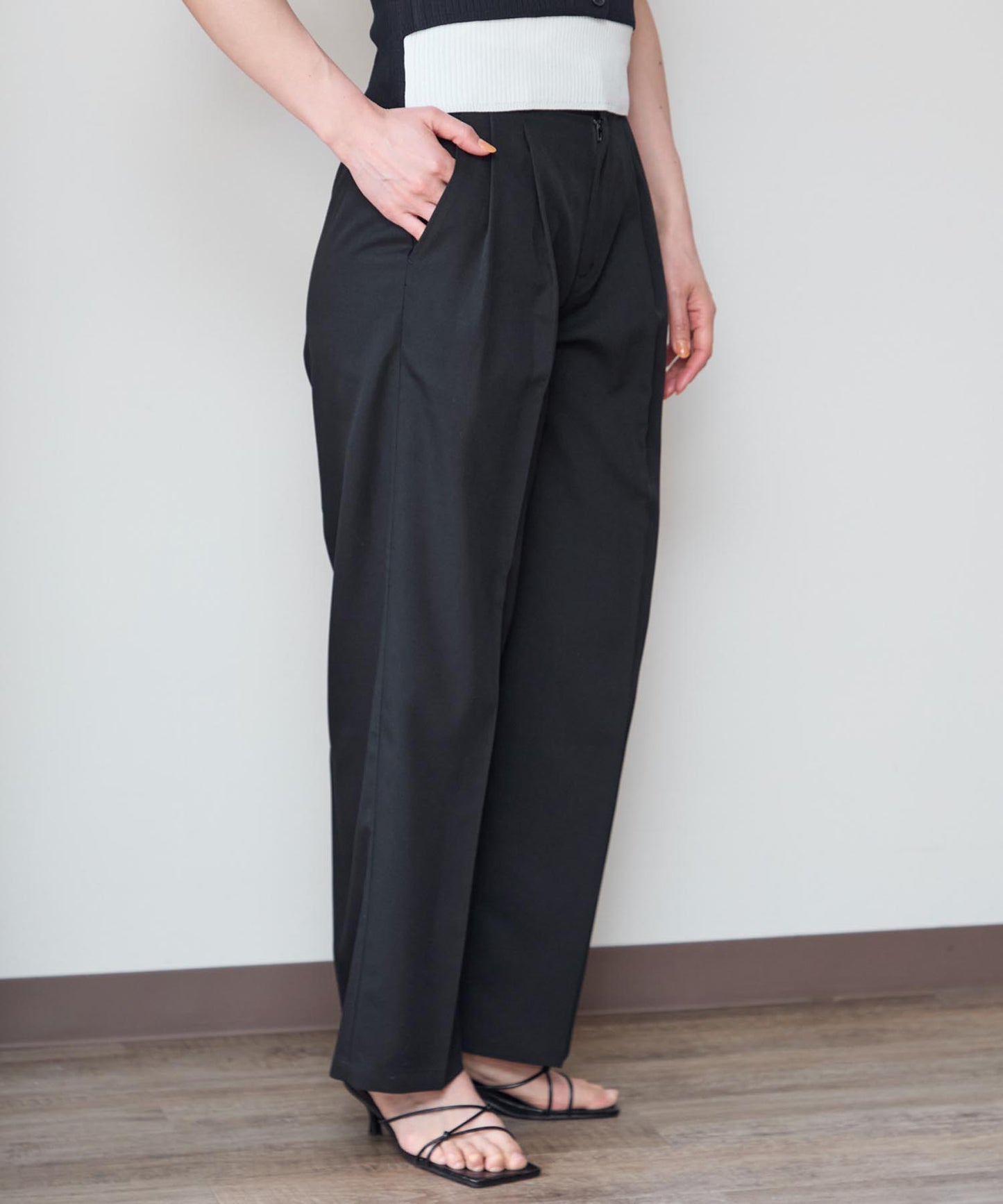 スカーフ付きタックパンツ