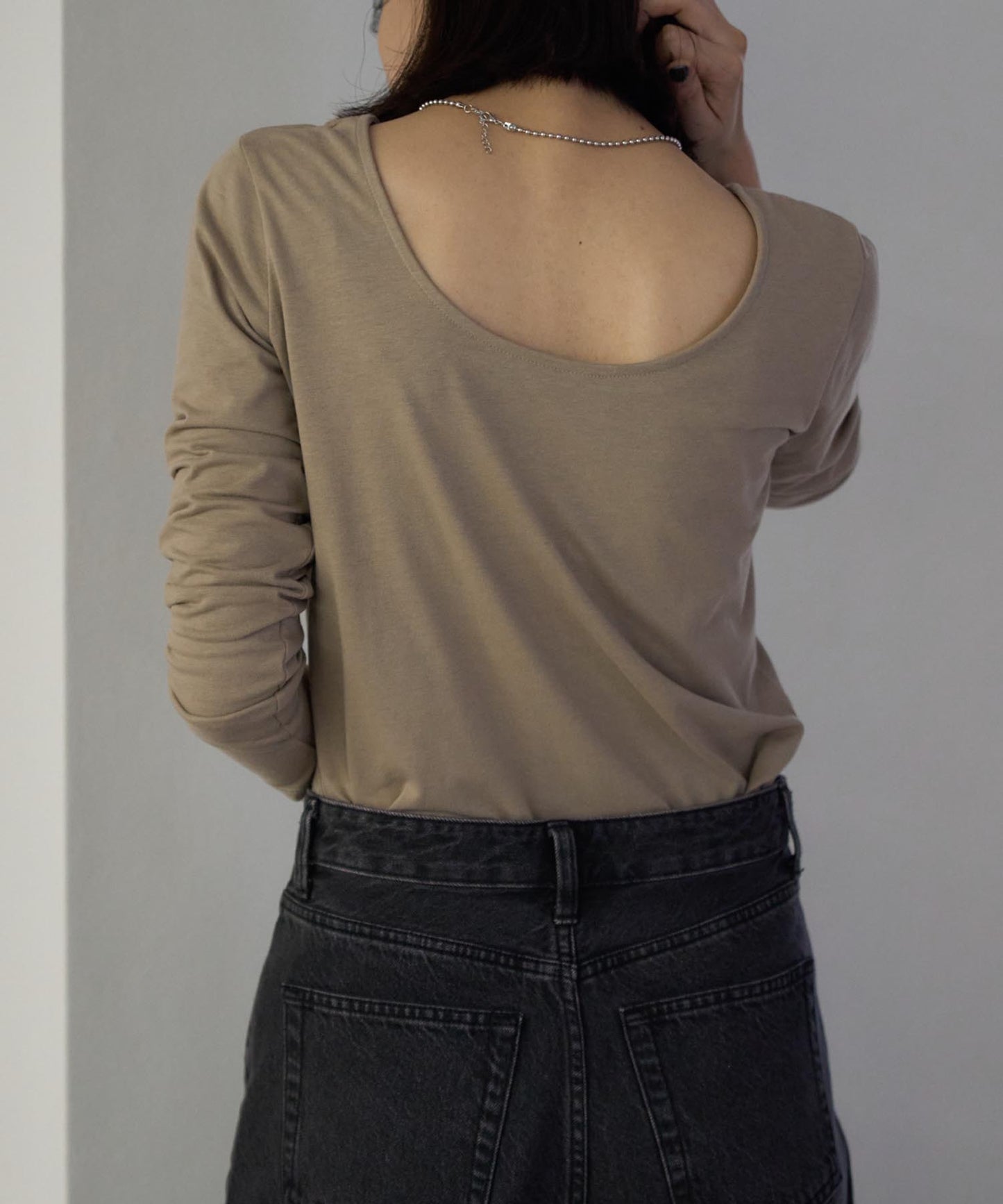 バックオープンTシャツ