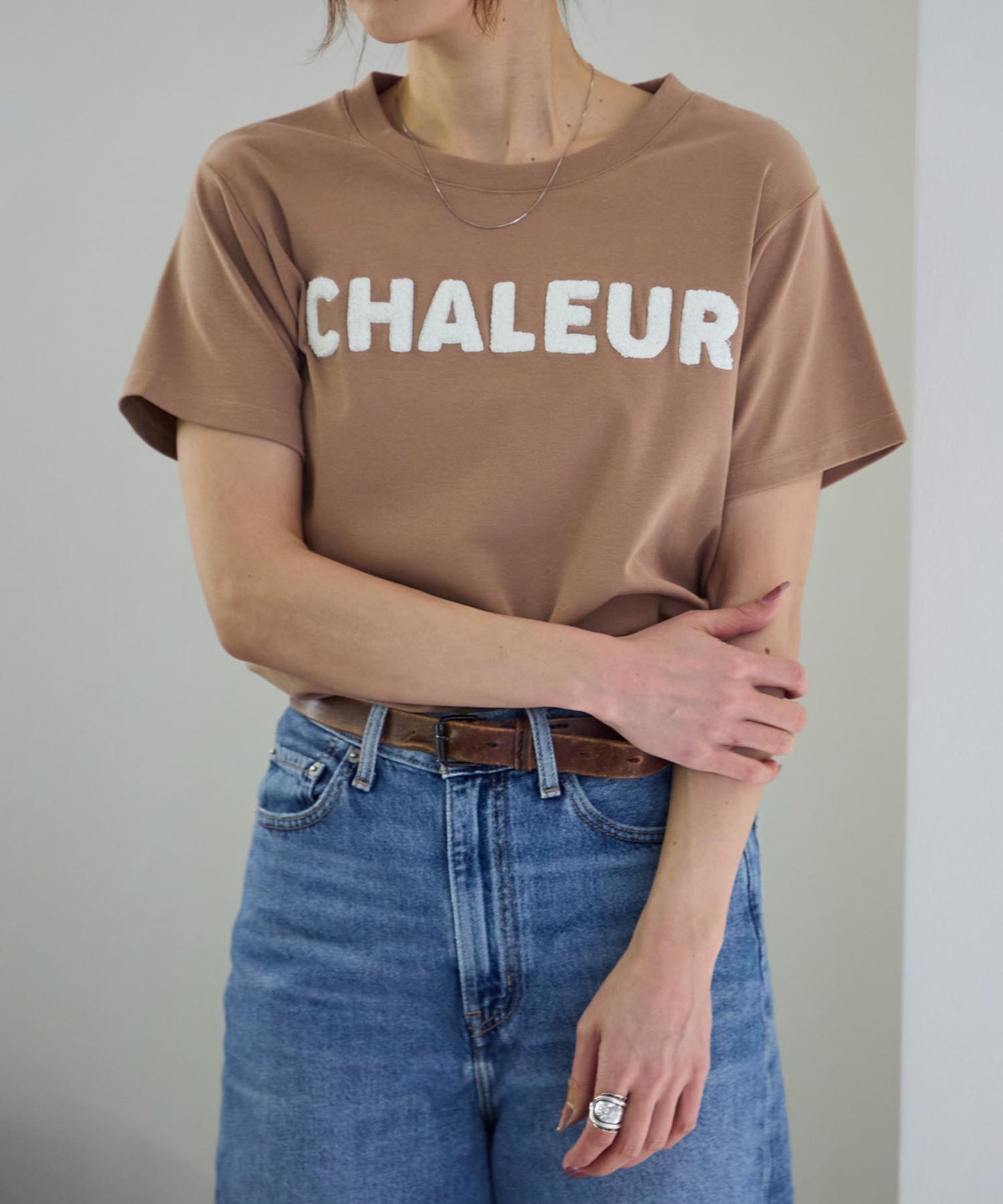 パイル刺繍ロゴTシャツ