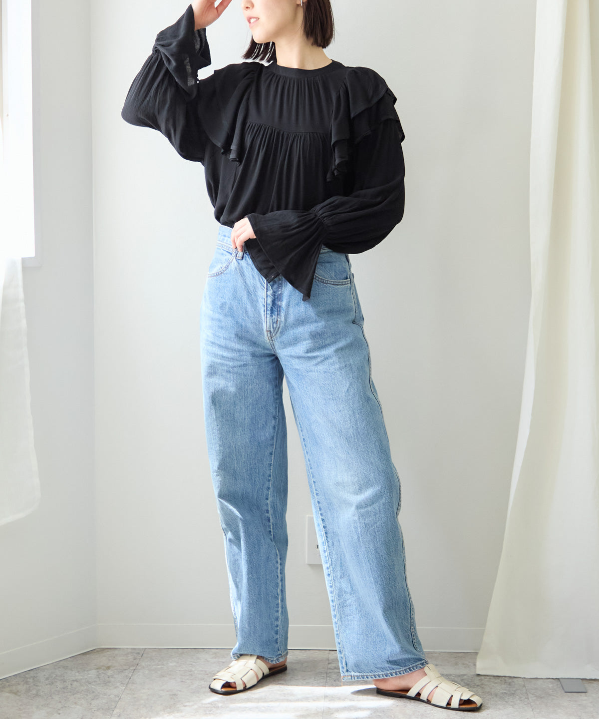 ショルダーフリルブラウス