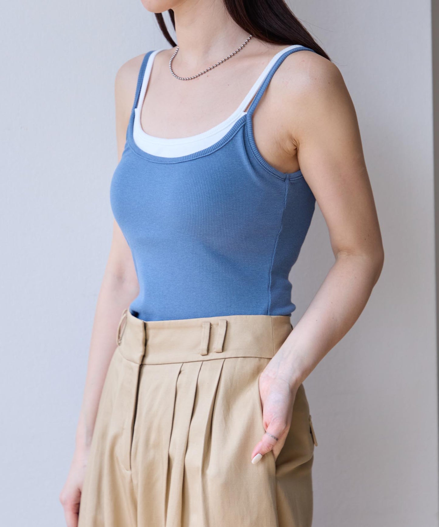 レイヤード風カップ付きキャミソール