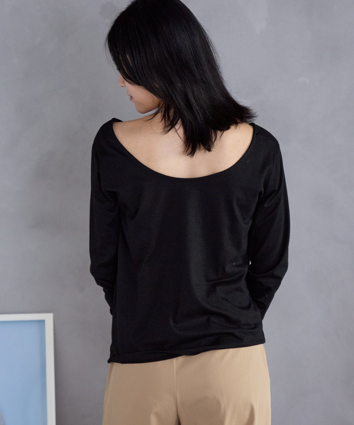 バックオープンTシャツ