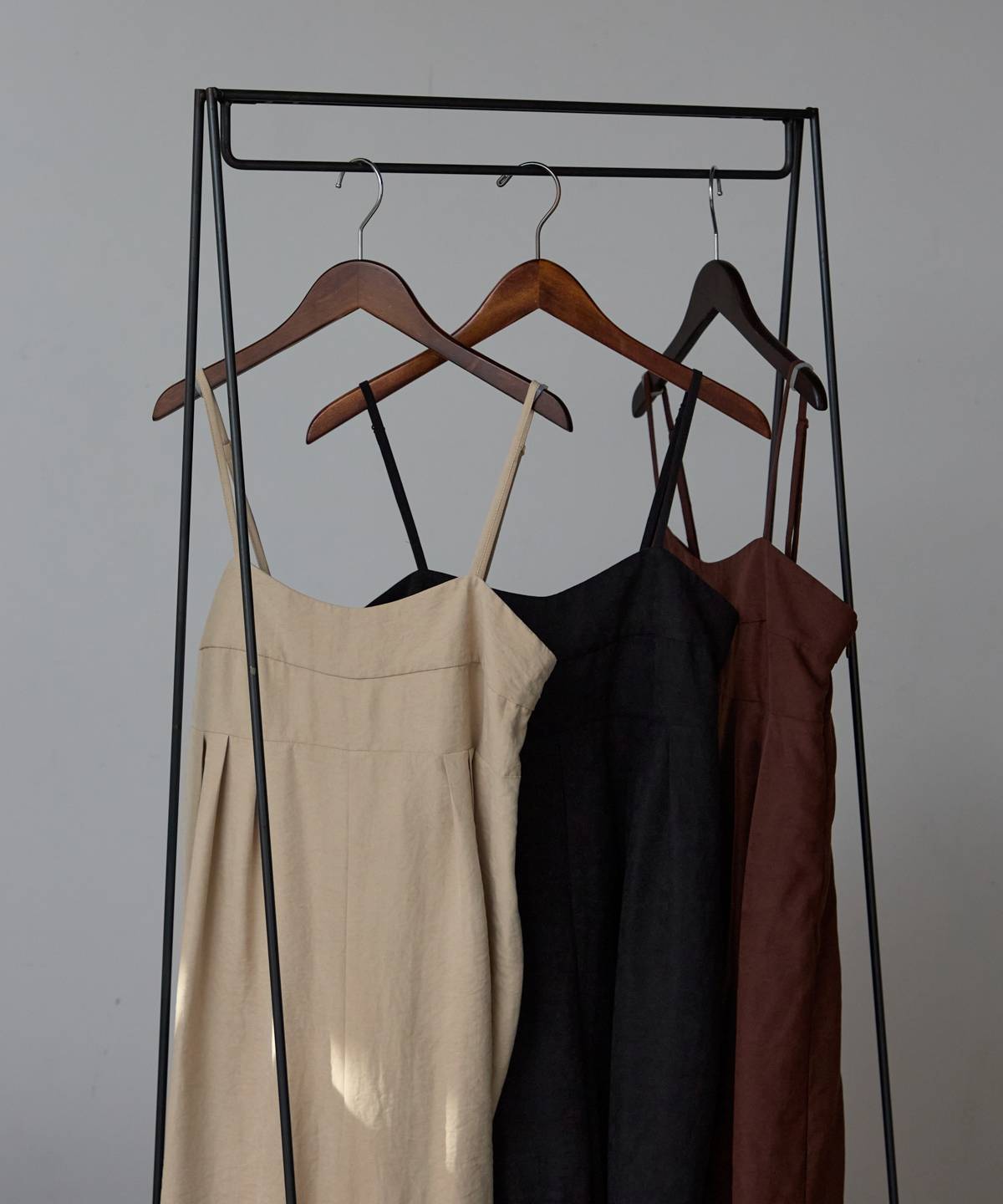 マットサテン タックワイドサロペット