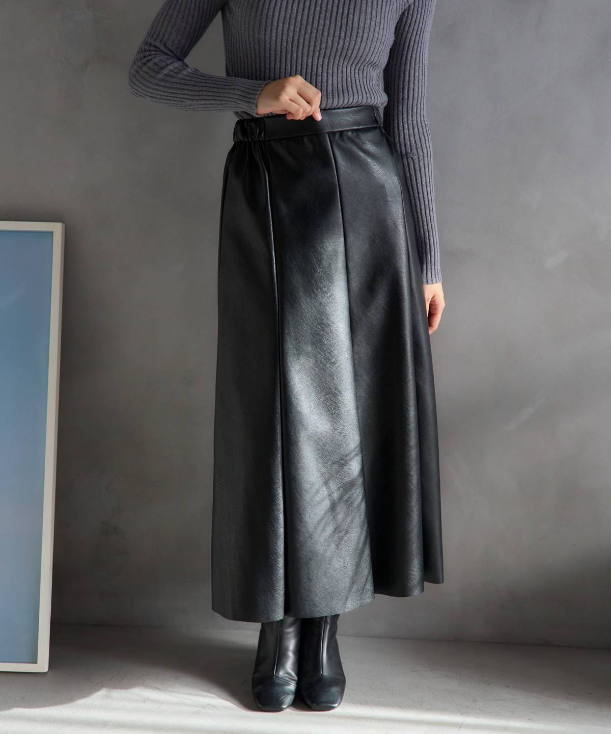 予約商品】フェイクレザーフレアスカート〈セットアップ対応〉TRIANGLE