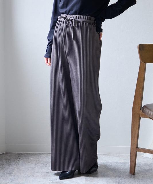 ポンチスウェード細プリーツパンツ