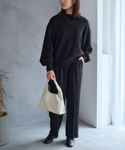 テーパードストレッチパンツ