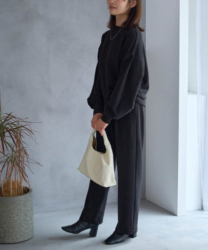 テーパードストレッチパンツ