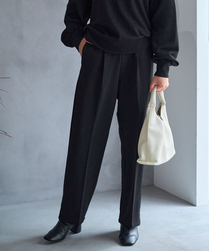 テーパードストレッチパンツ