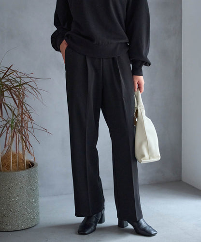 テーパードストレッチパンツ