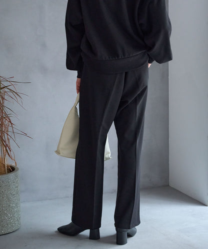 テーパードストレッチパンツ