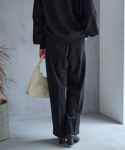 テーパードストレッチパンツ