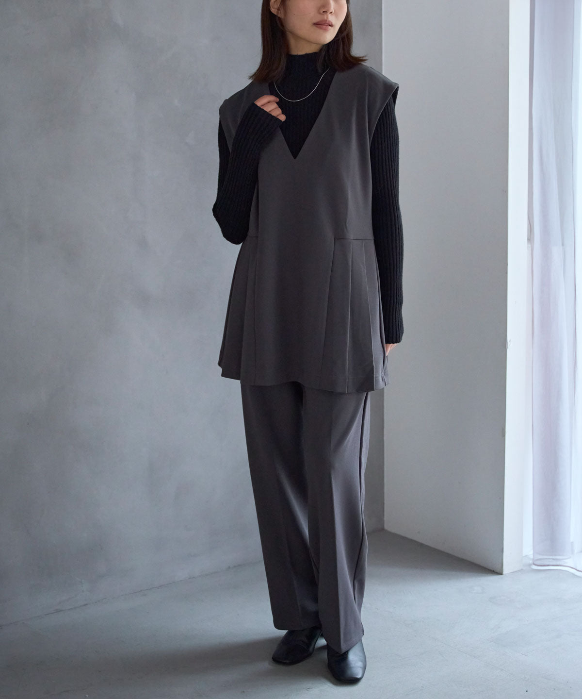 テーパードストレッチパンツ