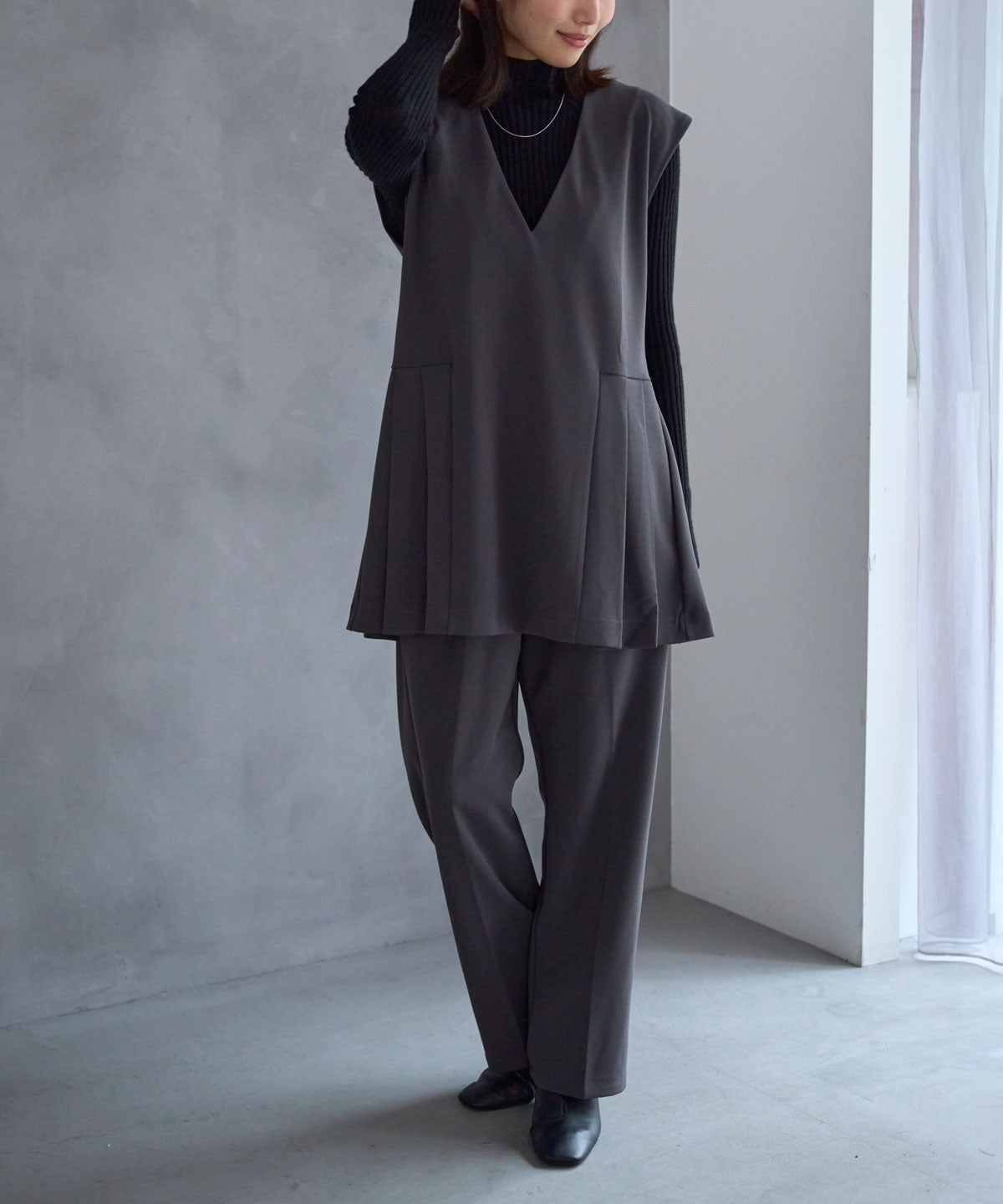 テーパードストレッチパンツ