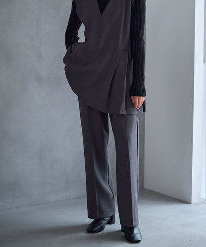 テーパードストレッチパンツ