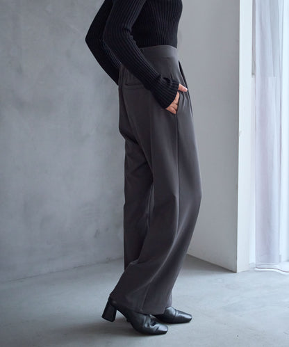 テーパードストレッチパンツ