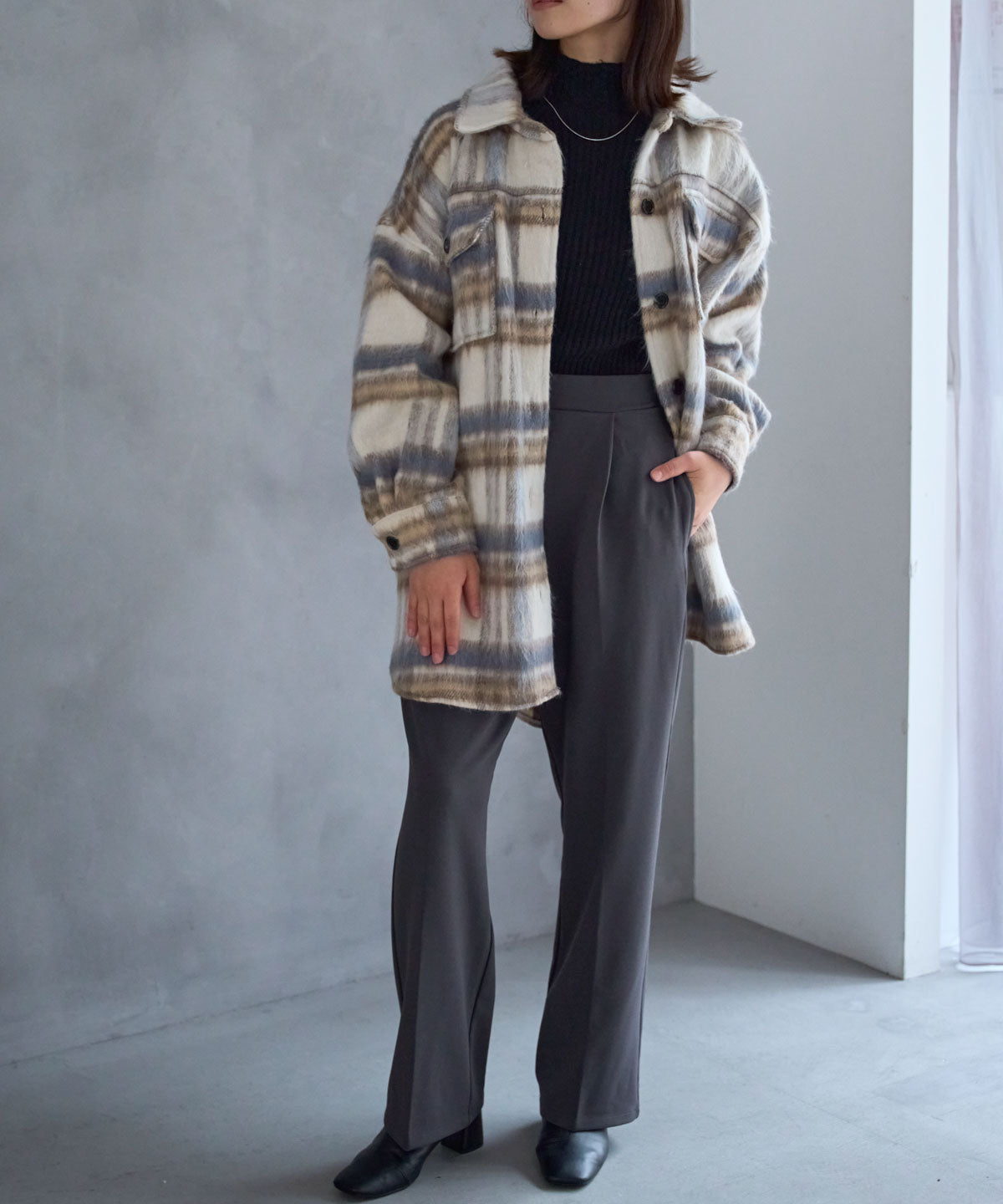 テーパードストレッチパンツ