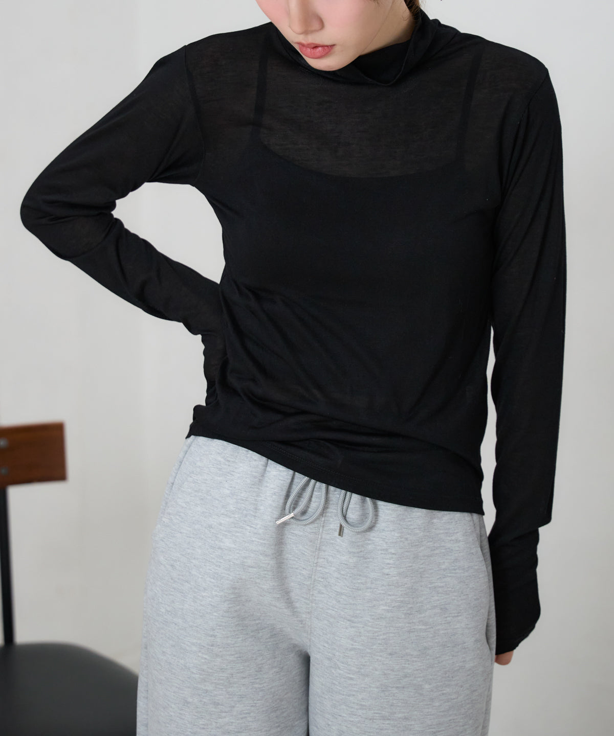 シアーハイネックトップス