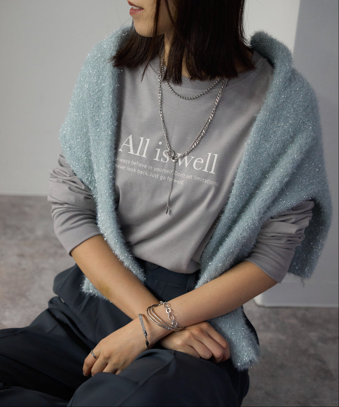 長袖ロゴTシャツ