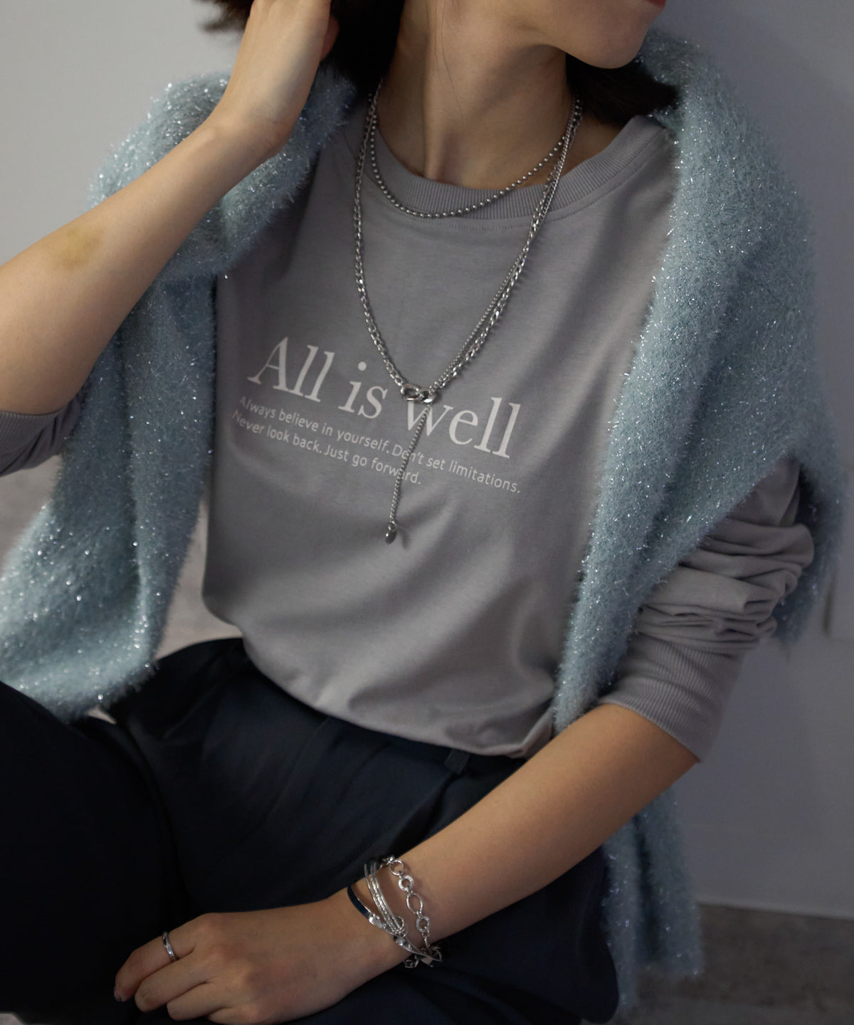 長袖ロゴTシャツ