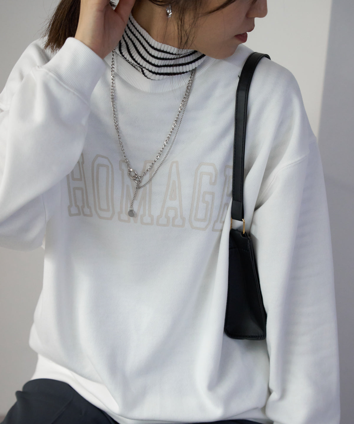 オーバーサイズ カレッジ風ロゴスウェット/トレーナー