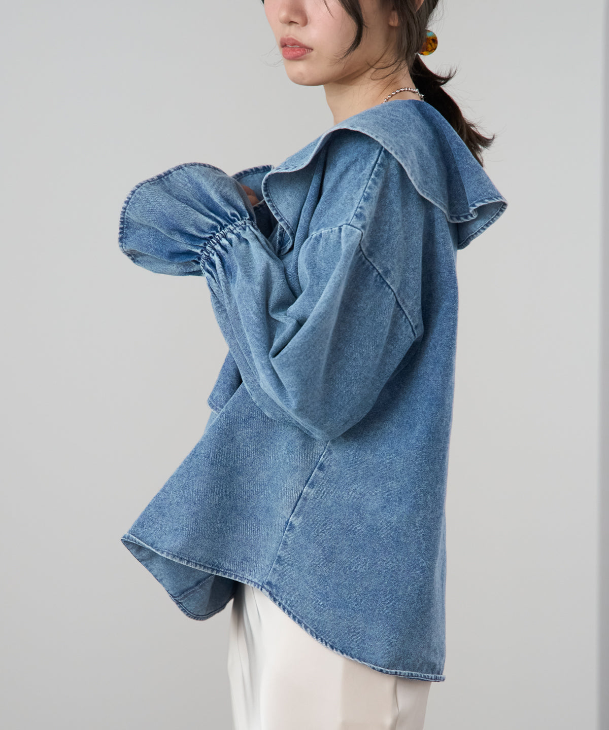 デニムフリルビッグカラーブラウス