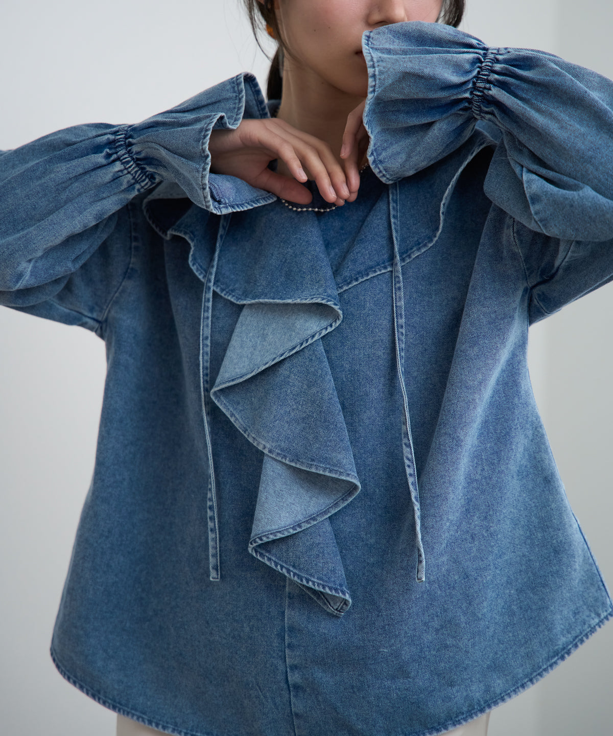 デニムフリルビッグカラーブラウス