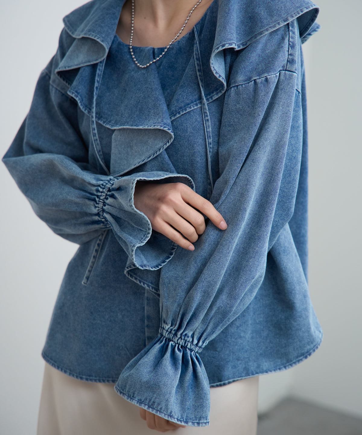 デニムフリルビッグカラーブラウス