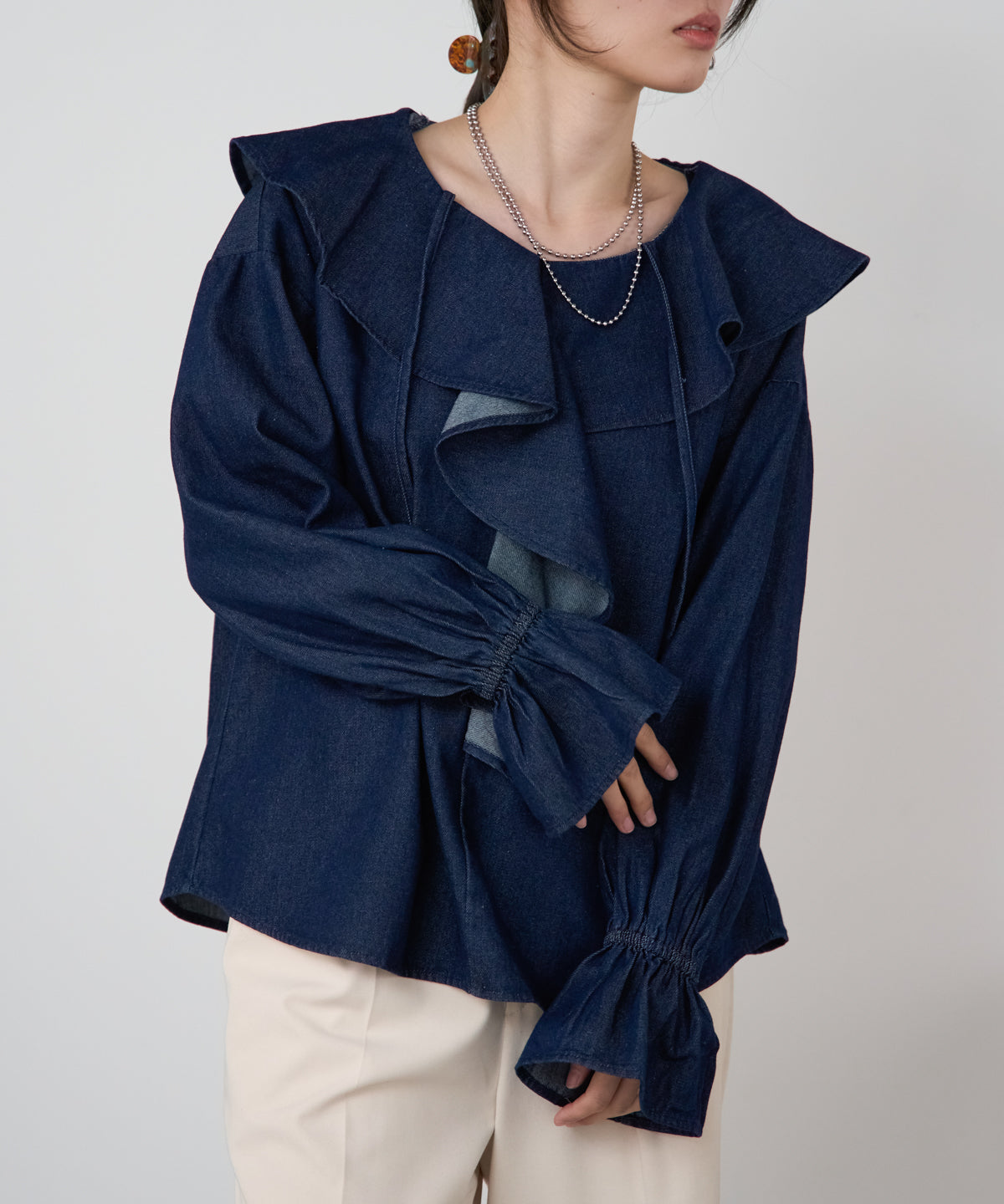 デニムフリルビッグカラーブラウス