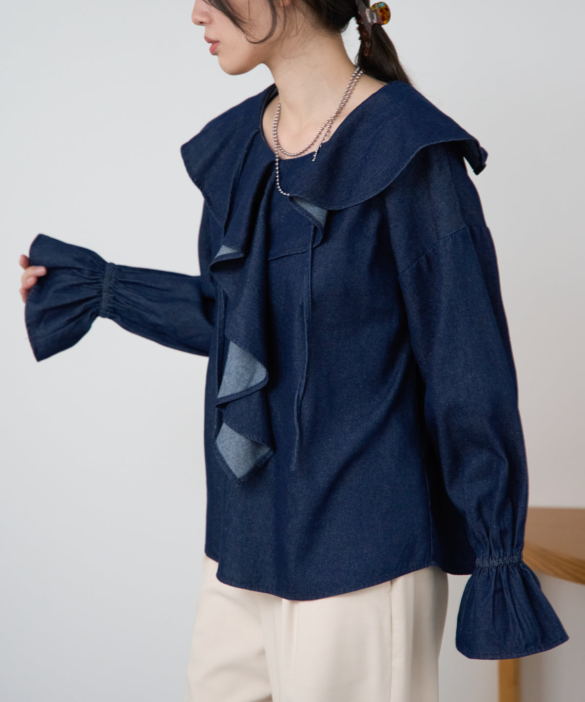 デニムフリルビッグカラーブラウス