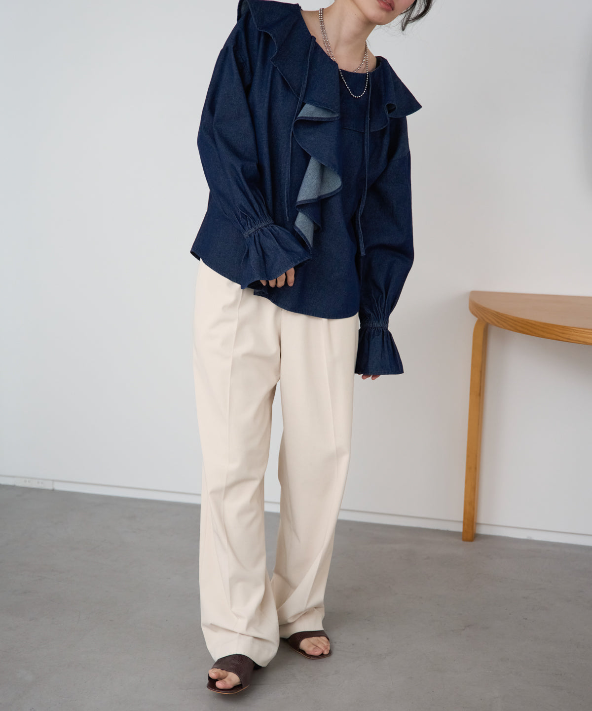 デニムフリルビッグカラーブラウス